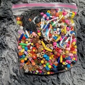 Jewelry Making * Hundreds Of Beads * 1lbs Bag of Beads * Crafting *